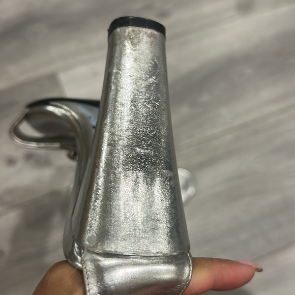 Gucci Metallic Silver Heels with Buckle6 1/2 B - Picture 10 of 12